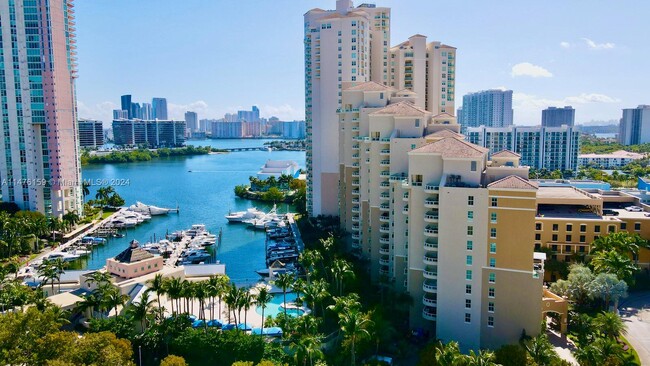 Foto del edificio - 3330 NE 190th St