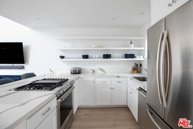 Foto del edificio - 29233 Heathercliff Rd