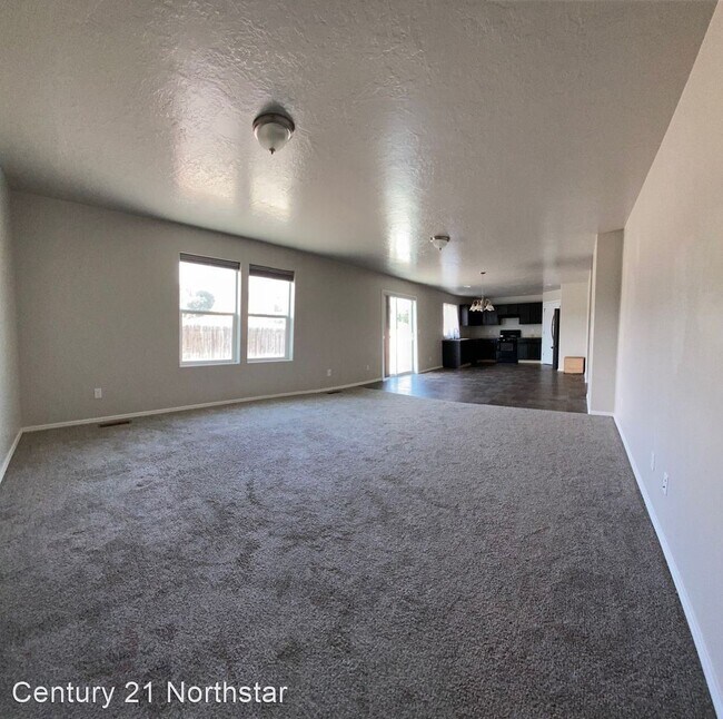 Building Photo - 4 br, 2.5 bath House - 1045 E Rose Island St
