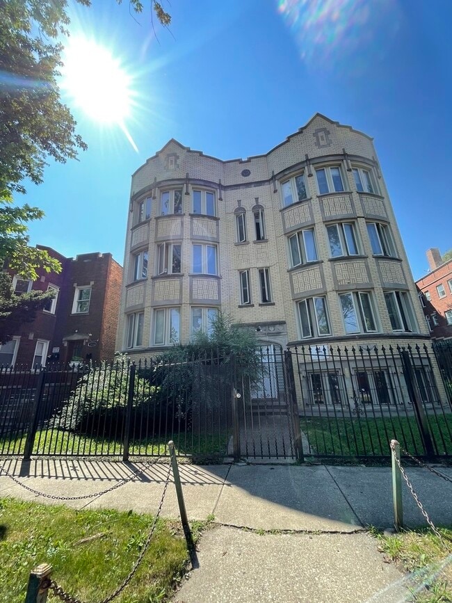 Building Photo - 7932 S Kingston Ave
