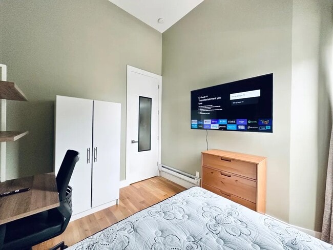 Foto del edificio - Furnished room/NOT APARTMENT