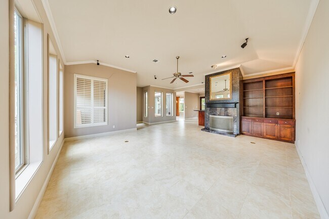 Building Photo - 11503 Lakeside Pl Dr
