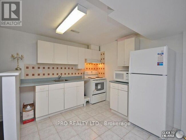Building Photo - 5480 Whitehorn Ave