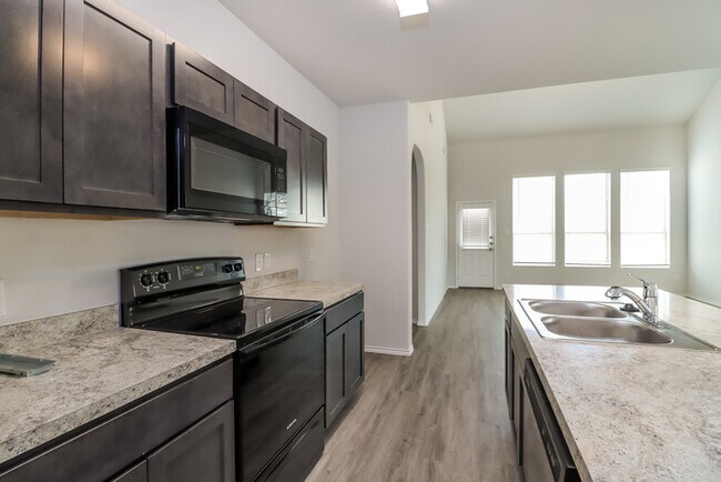 Foto del edificio - Sycamore Landing - 8228 Runner Oak Ln. For...