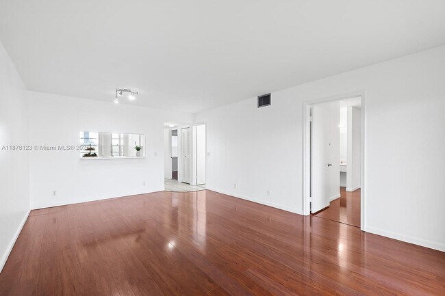 Foto del edificio - 650 SW 124th Terrace