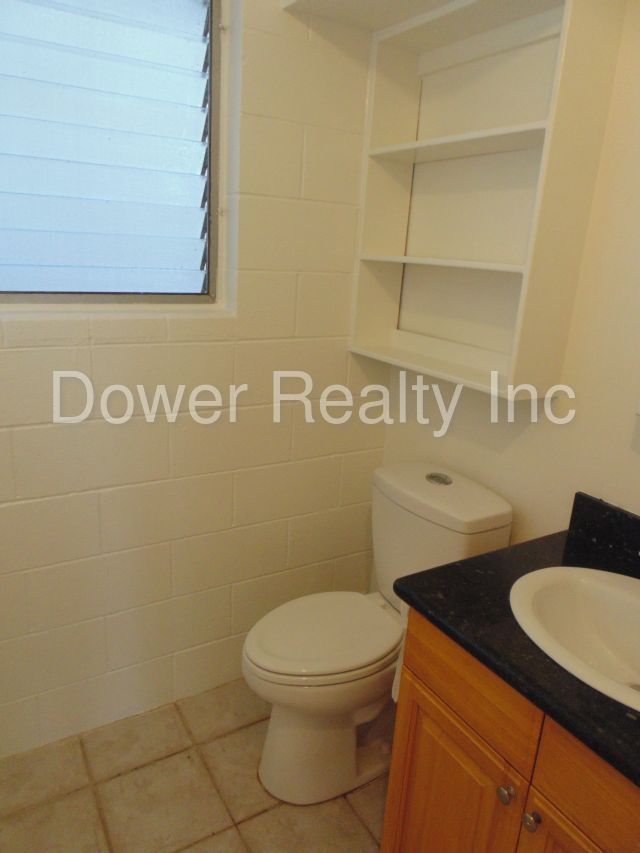 Building Photo - 915 Hikina Ln