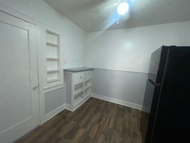 Foto del edificio - Cozy 1/1 duplex AVAILABLE NOW!