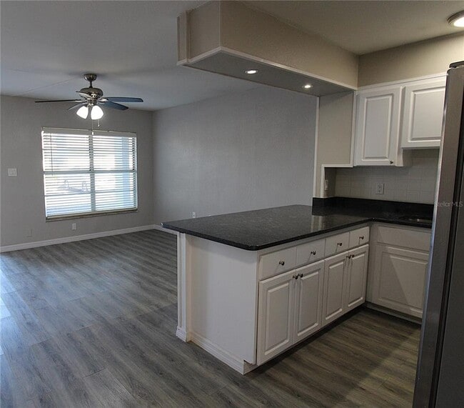 Building Photo - 1860 Phillippi Shores Dr