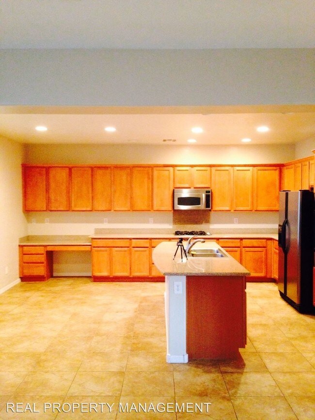 Building Photo - 5 br, 4 bath House - 2690 KINGHORN PL