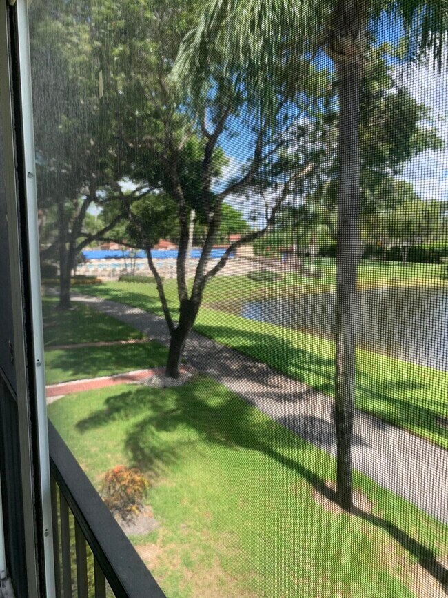 Foto del edificio - 7341 Amberly Ln
