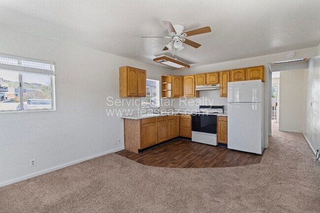 Building Photo - 1422 E Yucca St