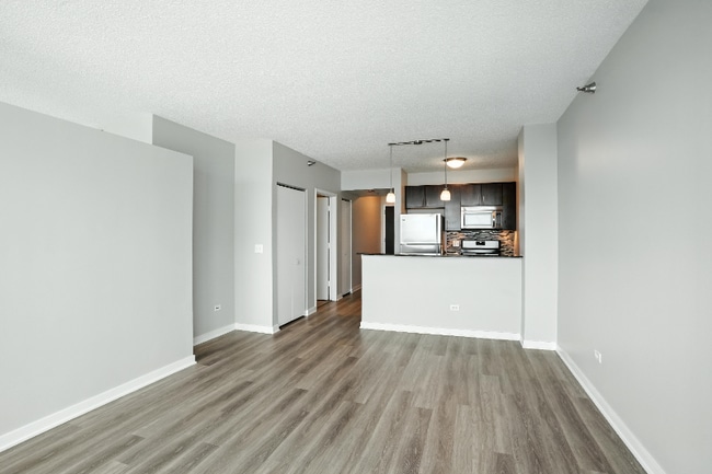 Building Photo - 335 E Ohio St