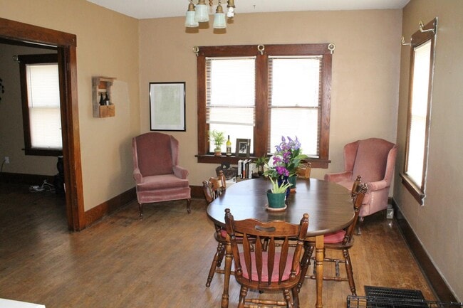 Building Photo - 415 E Clark St