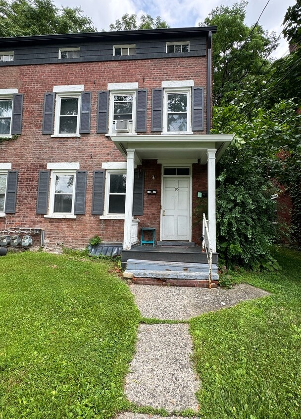 Primary Photo - 95 Delafield St