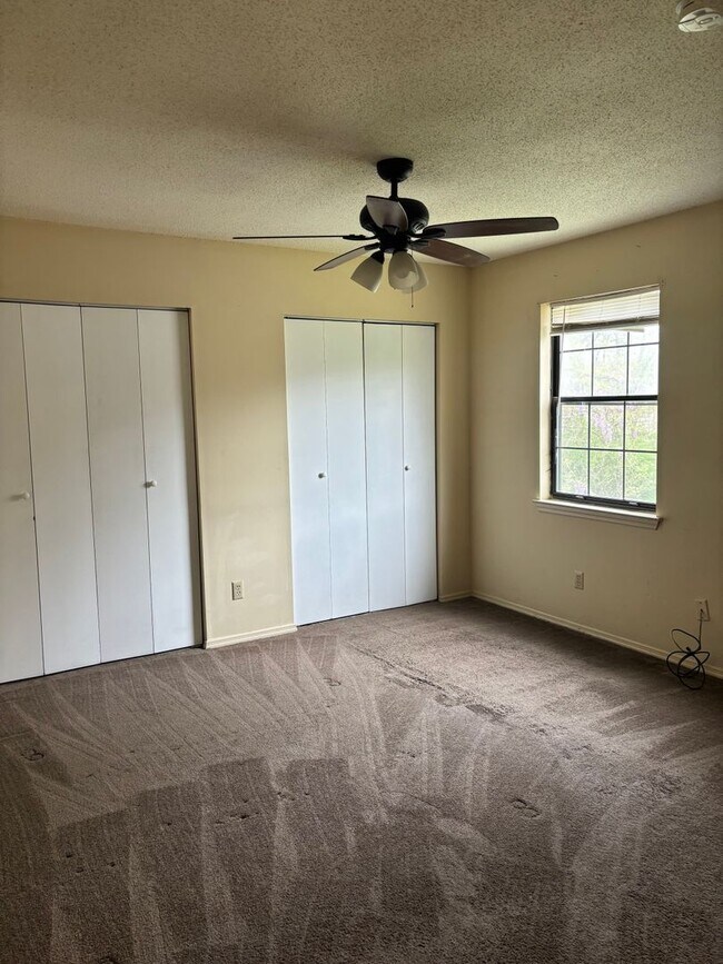 Foto del edificio - 3405 Maple Creek Ln