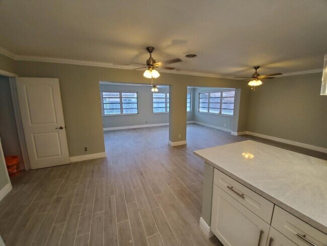 Foto del edificio - 1383 SW 5th St