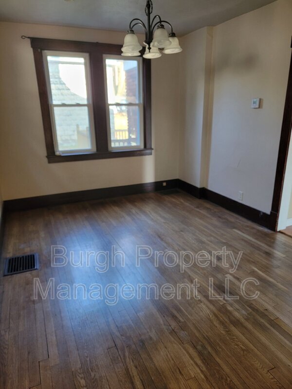 Building Photo - 1316 Justine St