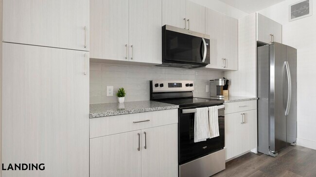 Foto del edificio - 6525 Ed Bluestein Blvd