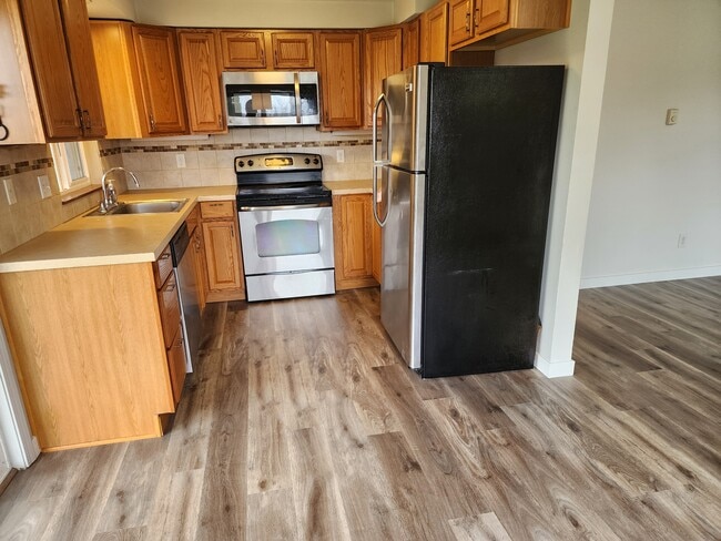 Building Photo - 806 96th Ave NE