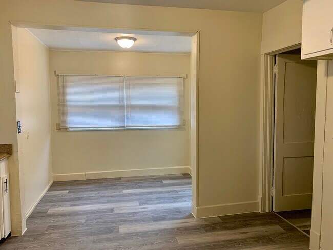 Foto del edificio - 806 Broad Ave NW