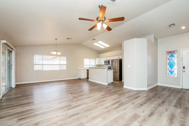 Foto del edificio - 5235 Acacia Grove St