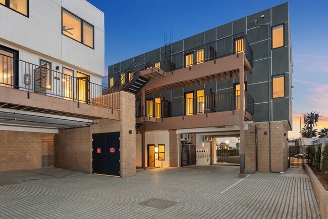 Foto del edificio - Modern 1x1 - Premier National City Location. Immediate Move-In!