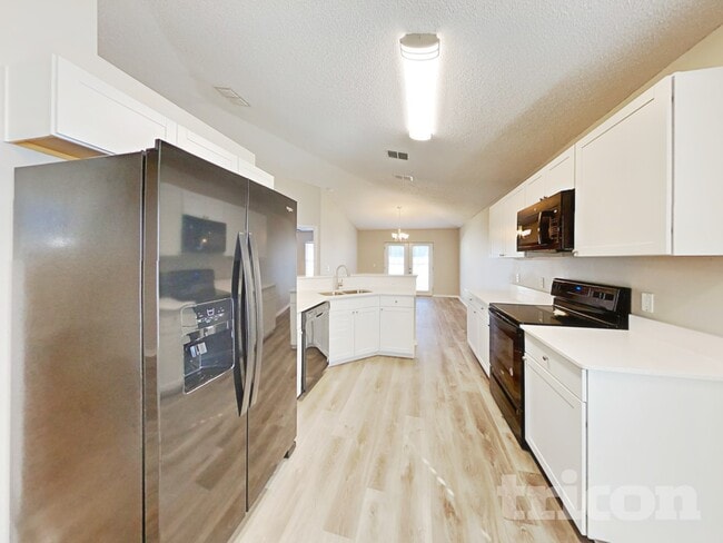 Foto del edificio - 7403 High Bluff Rd N