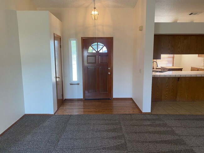 Foto del edificio - 3 Bedroom 2 Bathroom Golden West school di...