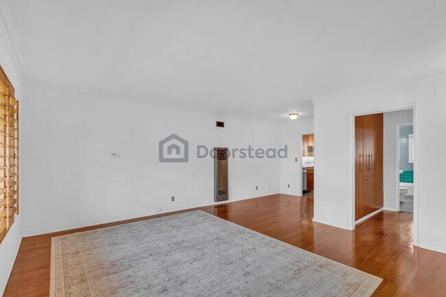 Building Photo - 1615 N Laurel Ave