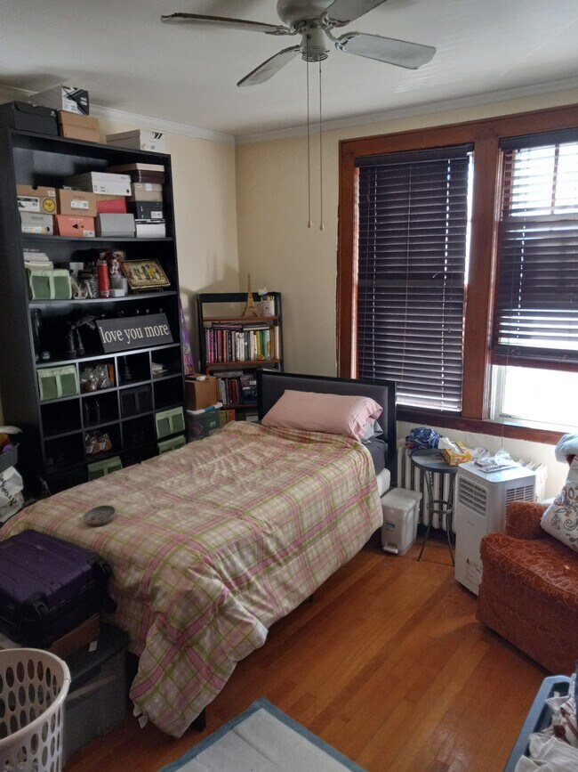 Building Photo - 180 Jerome Pl