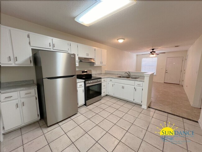 Foto del edificio - Great 2 Bedroom Home in a Gated Community ...