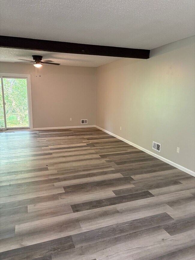 Foto del edificio - 311 Hawthorne Ct