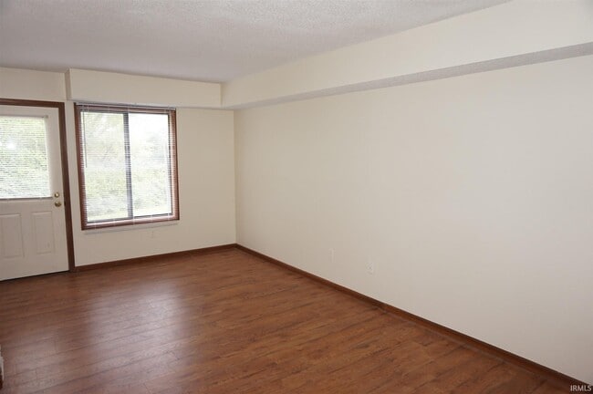 Building Photo - 10525 Oak Valley Rd