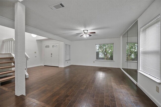 Foto del edificio - 2387 Crescent Park Dr