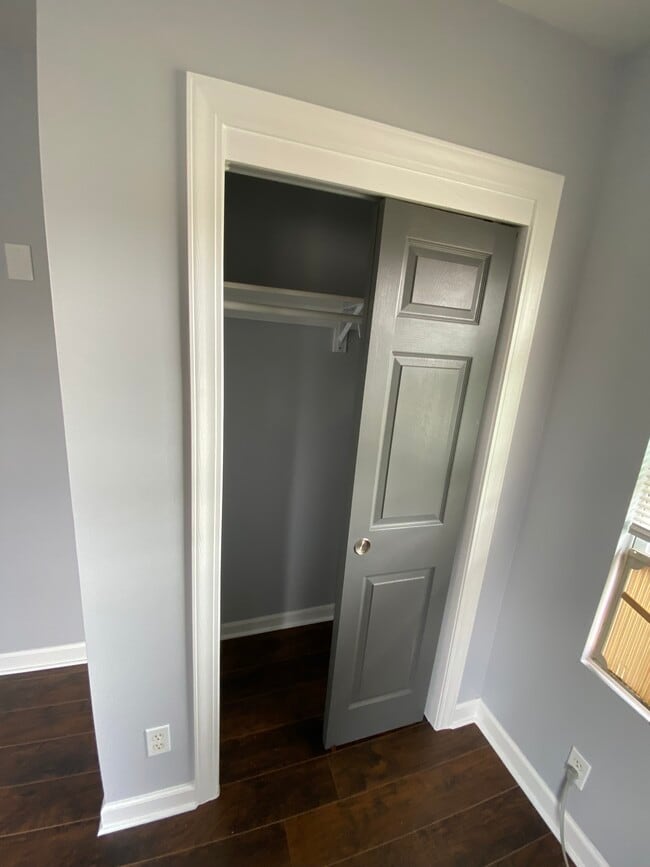 Habitación 2 - Armario - 2454 S 17th St