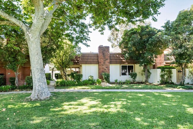 Foto del edificio - Updated 2&2 RockPointe next to the Green Belt