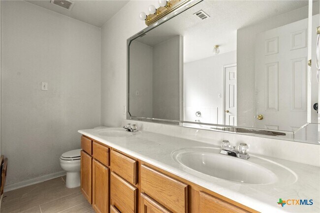 Building Photo - 3504 Saul Dr