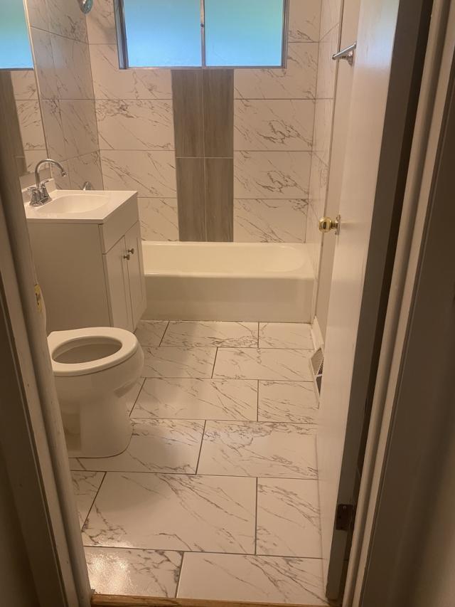 Building Photo - 4 bedroom in South Holland IL 60473