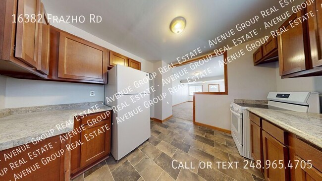 Foto del edificio - 16382 Frazho Rd