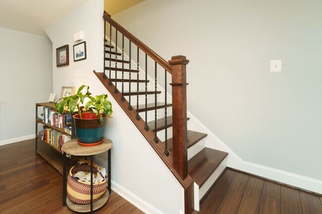 Foto del edificio - Meticulously Maintained 4 BR 2.5 BA Home in Burke, VA