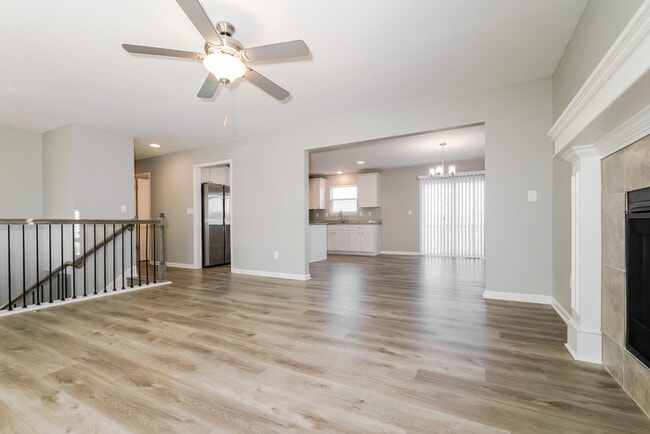 Building Photo - Fantastic 4bd/3ba home! Coming soon!