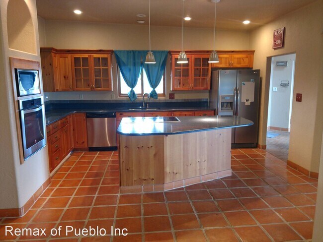 Building Photo - 4 br, 3 bath House - 385 S. TEJON
