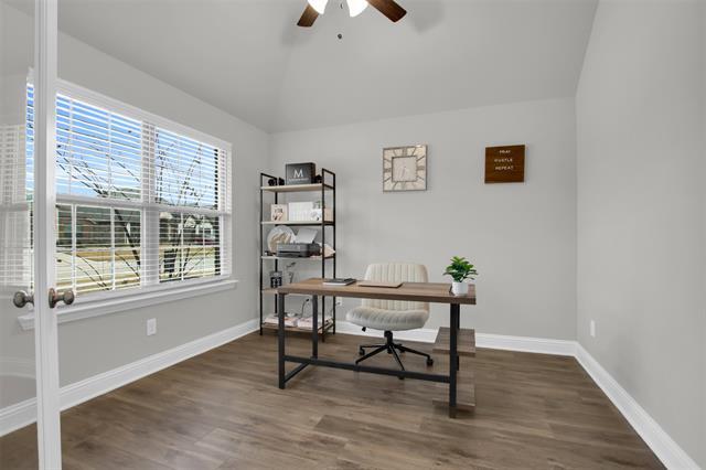 Foto del edificio - 347 Saltmeadow Ln