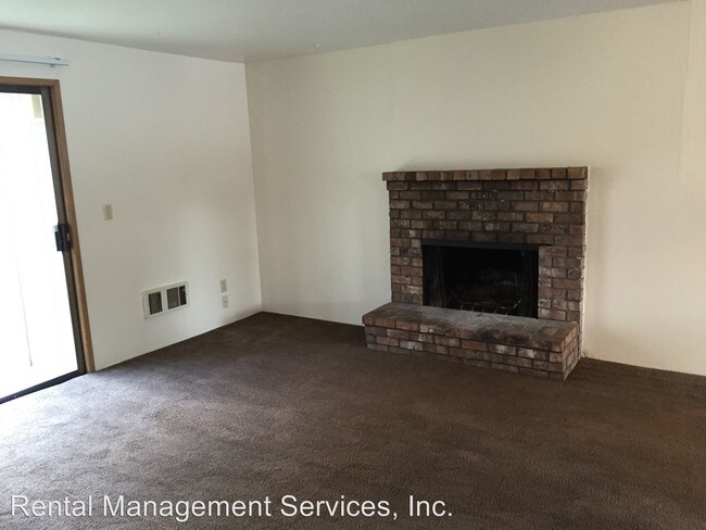 Building Photo - 220 NE 143rd Ave