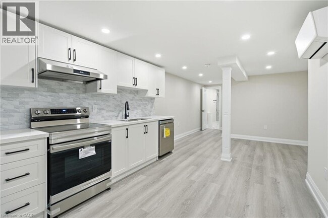 Building Photo - 489 Cannon St E