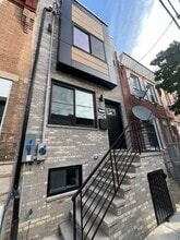Building Photo - 2127 Sigel St