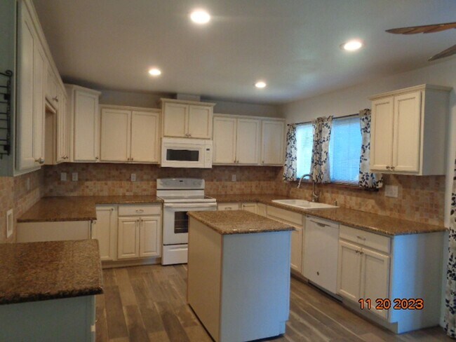 Foto del edificio - 720 Devonshire Ct