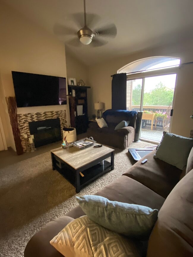Living room - 1641 W Canal Cir, 735