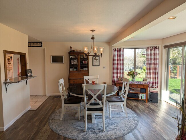 Foto del edificio - Unfurnished Light-Filled, Beautifully Updated 3-Bedroom Home in Jacksonville