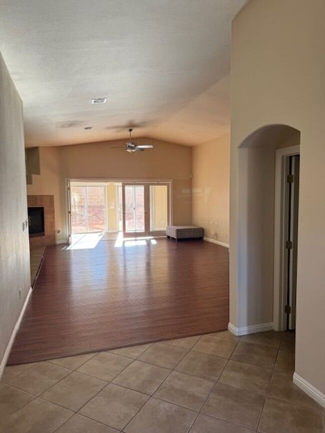 Building Photo - 4 Bed home in Mountains Edge